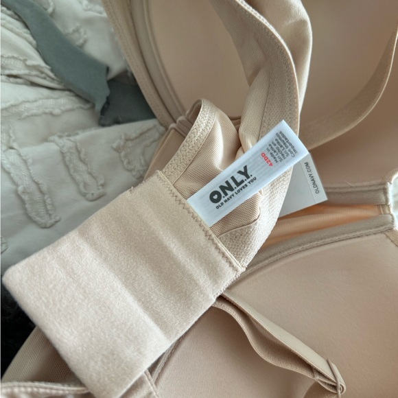 42DD NWTOld Navy Full-Coverage Underwire Demi Frappe Bra - Picture 4 of 6